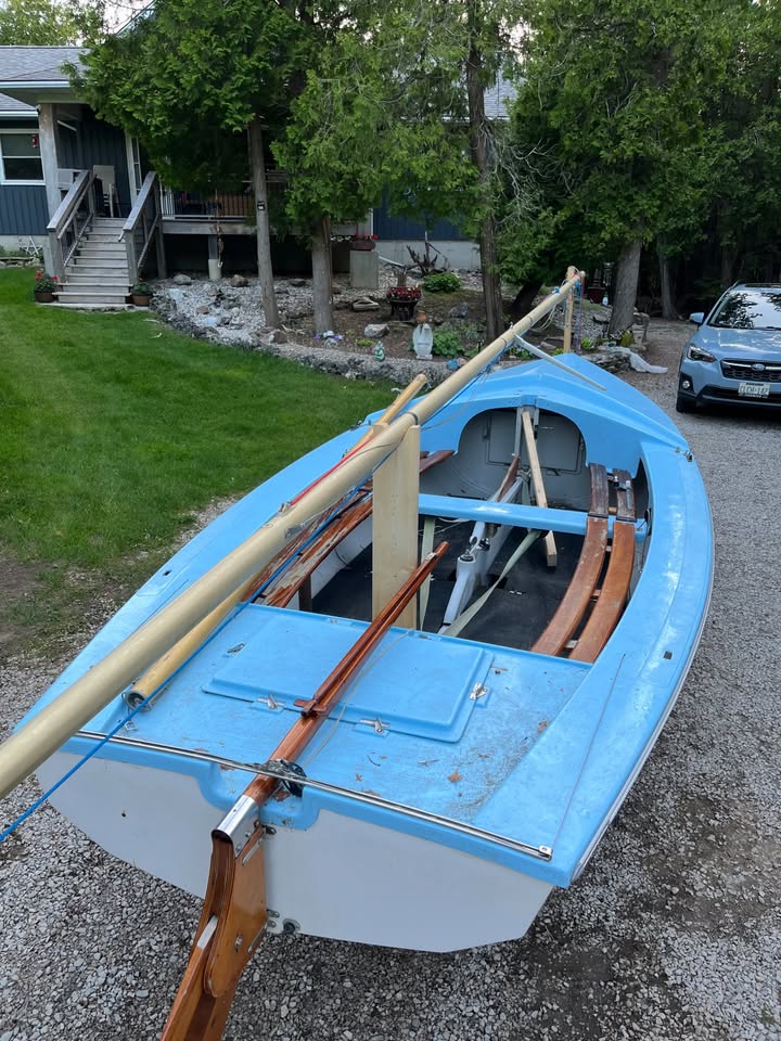 Wayfarer W2462 bow and foredeck