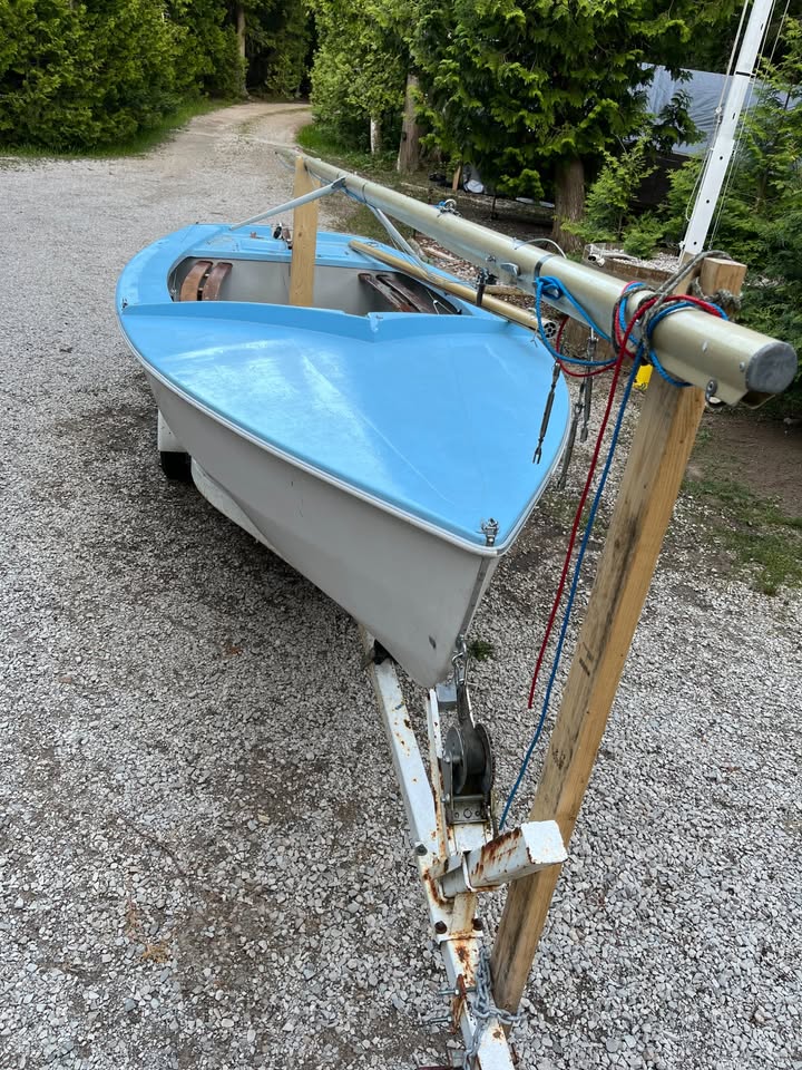 Wayfarer W2462 interior and centerboard case