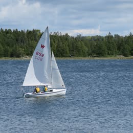 Wayfarer W7664 cockpit and rigging